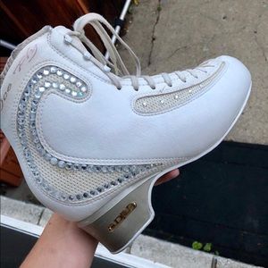 Edea Ice Fly Figure Skates. Gold Seal Rev Blades